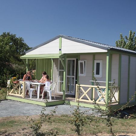 Hotel Camping Des Rulieres Saint-Valérien Habitación foto