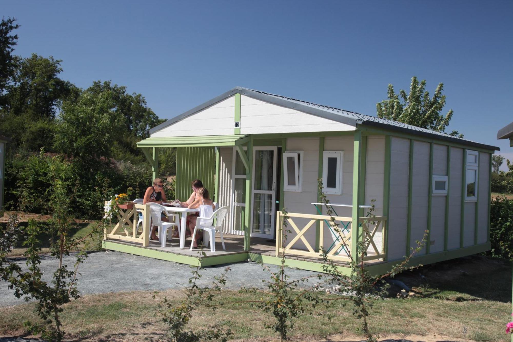 Hotel Camping Des Rulieres Saint-Valérien Habitación foto